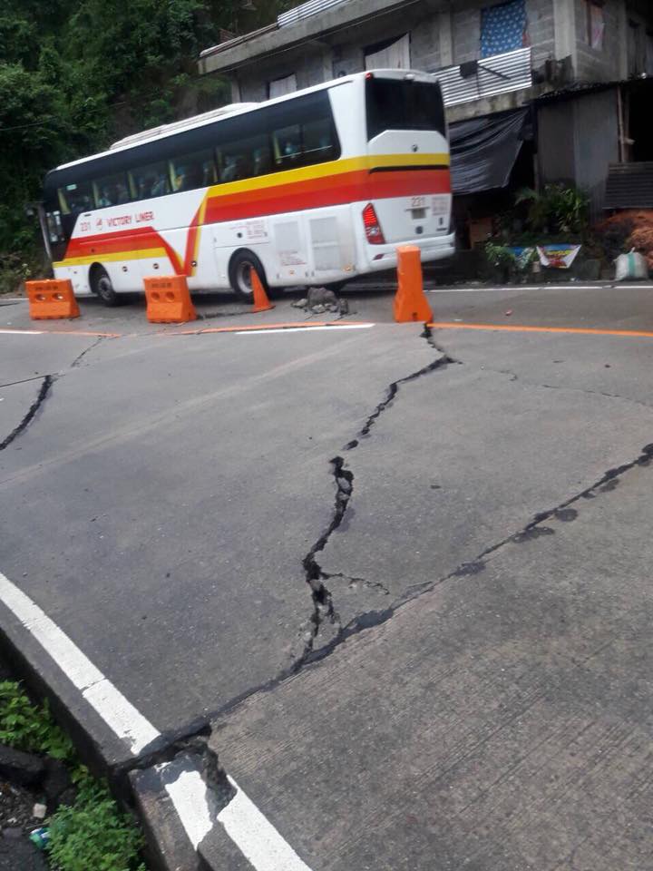 Con đường ở Baguio và Manila không qua lại được